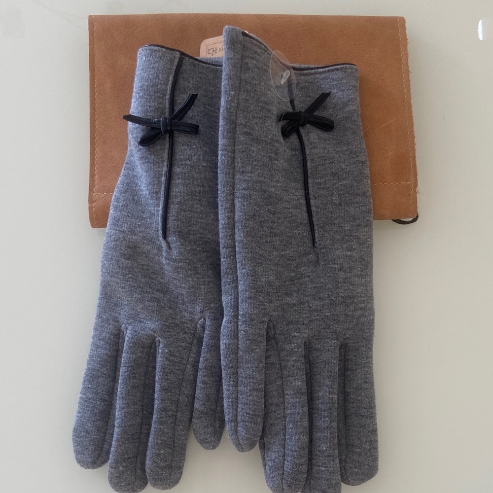 Anthropologie Gray Gloves with Tan Pouch